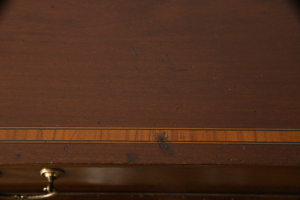 イギリスアンティーク　大振りサイズ　高級品!象嵌細工と美しい装飾が優美な印象を与えるマホガニー製のキャビネット(収納棚、飾り棚)(R-049173)