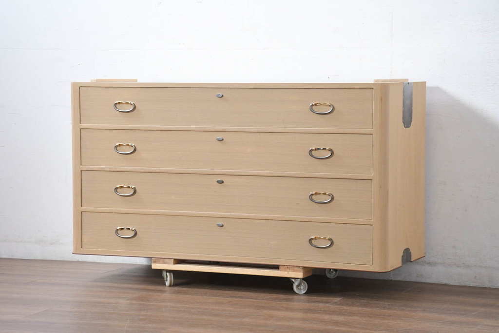 中古　美品　桑材のアクセントと金具が上品な桐箪笥・中段(桐たんす、衣装箪笥、収納箪笥、和タンス、サイドボード、サイドチェスト、ローチェスト、引き出し)(R-082627)