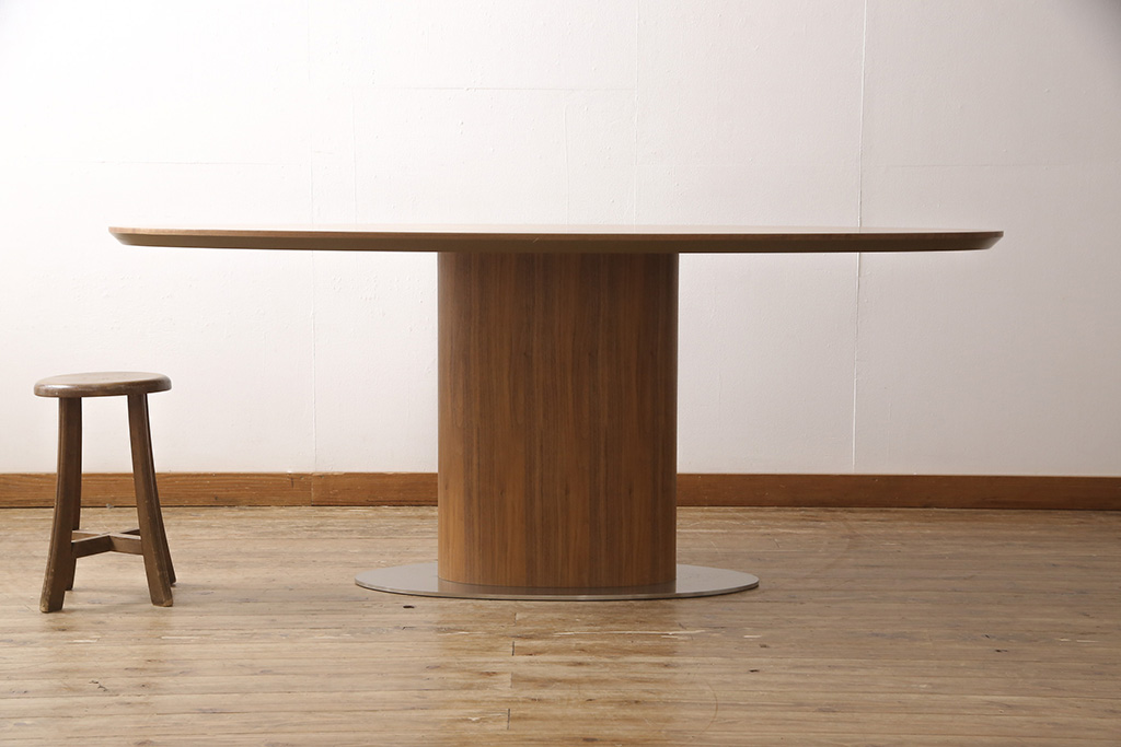 中古　ブランド家具　モダンスタイルにおすすめ!　洗練されたデザインが光るダイニングテーブル(カウンターテーブル、バーテーブル)(R-050402)