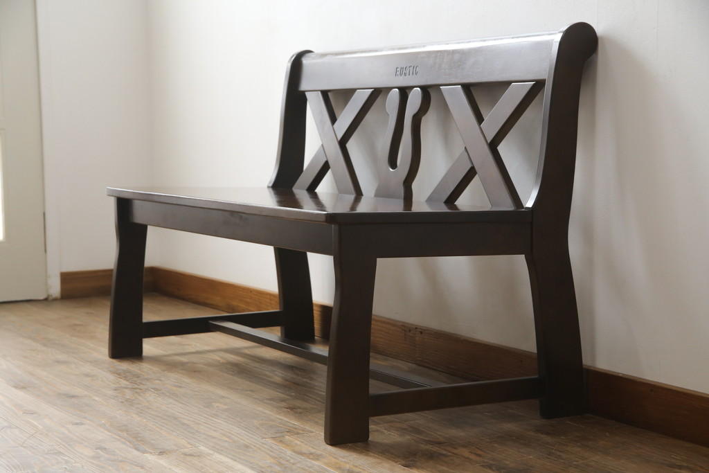 中古　希少な絶版品　カリモク家具(karimoku)　ルスティック(RUSTIC)　カントリースタイルの空間づくりにおすすめな2人掛けベンチ(長椅子、板座チェア)(R-073943)