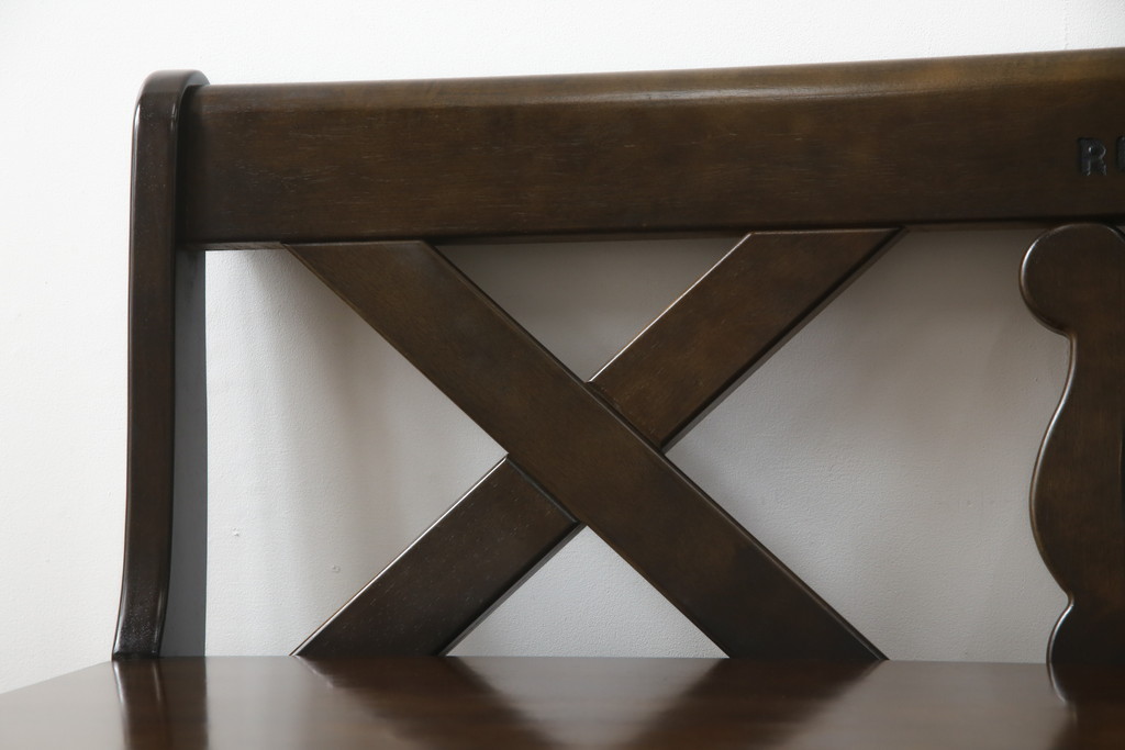中古　希少な絶版品　カリモク家具(karimoku)　ルスティック(RUSTIC)　カントリースタイルの空間づくりにおすすめな2人掛けベンチ(長椅子、板座チェア)(R-073943)