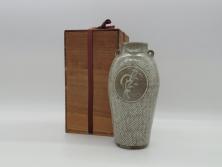 【骨董買取】人間国宝　島岡達三(Shimaoka Tatsuzo)　地釉象嵌縄文壺(花瓶、花器)を買取りました。