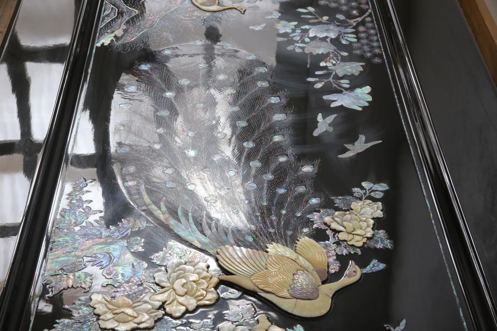 中古　美品　まるで美術品のような螺鈿細工が美しい漆塗り座卓(ローテーブル)(R-058710)