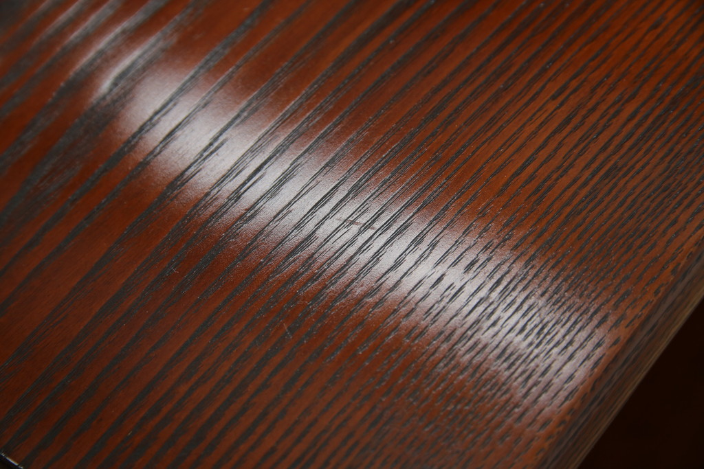 中古　美品　指物工芸家具　総栗材　手打ち金具　シンプルで品のある佇まいが魅力的な漆塗りの茶棚(飾り棚、戸棚、収納棚、サイドボード)(R-068899)