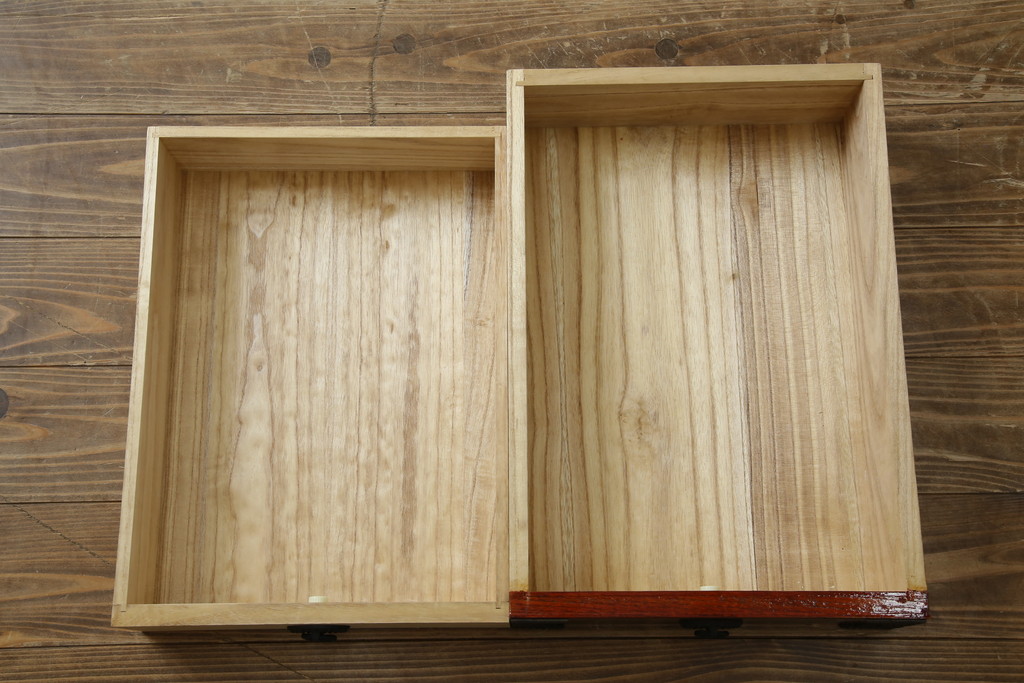 和製ビンテージ　美品　高島屋デパート取り扱い　美しい木目との繊細で力強いあられ金具が魅力的な小箪笥(整理タンス、収納たんす、引き出し、サイドチェスト、ヴィンテージ)(R-083673)