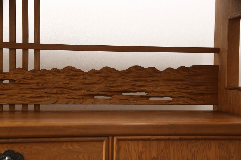 中古　民芸家具　屋久杉　品のある佇まいが上質な和の空間にピッタリな茶棚(収納棚、飾り棚、サイドボード)(R-054617)