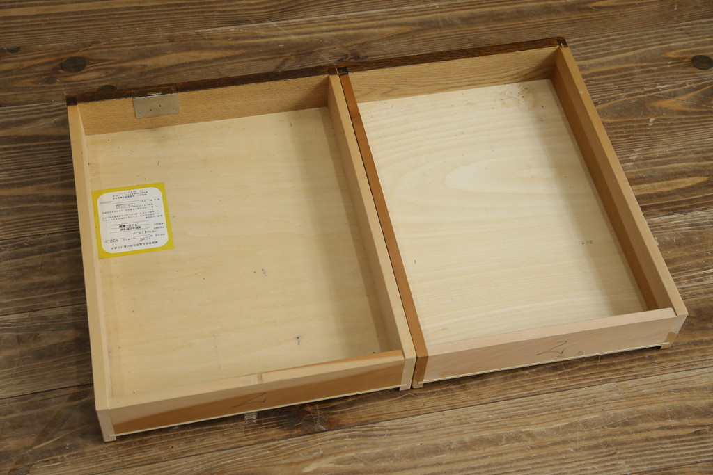 中古　三越家具　カントリーハウス　希少な絶版品!!　ブルージュ　挽き物加工や引手のデザインがおしゃれ!クラシカルな雰囲気を高めるデスク(片袖机、ワークデスク、在宅用、在宅ワーク用)(R-084135)