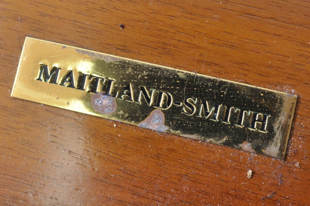 中古　MAITLAND SMITH(メートランドスミス)　優美な装飾と艶のある木肌が美しいチェスト(コモード、サイドボード、サイドチェスト、引き出し、店舗什器)(定価約120万円)(R-069268)