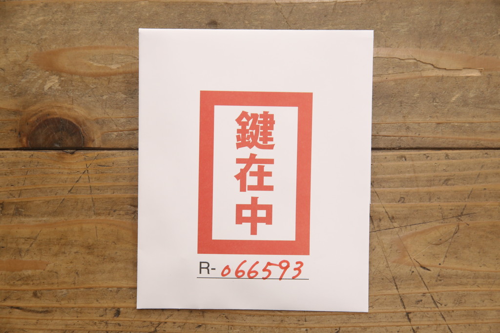 桐箪笥を着リメイク!高品質リペアを施し、ヒノキ無垢材の天板取り付け。オーク系の着色とワックス仕上げ。