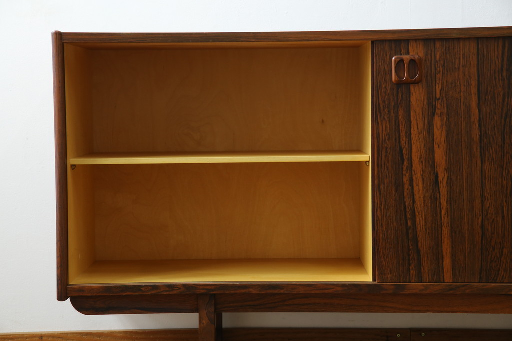 北欧ビンテージ　1950年〜60年頃!IKEAの創業当時のお品!!　スウェーデン　IKEA(イケア)　Erik Worts(エリック・ワーツ)デザイン　Ladoga(ラドガ)　ローズウッド材　北欧スタイルの空間づくりにおすすめのサイドボード(リビングボード、収納棚、戸棚、サイドキャビネット、ヴィンテージ)(R-076830)