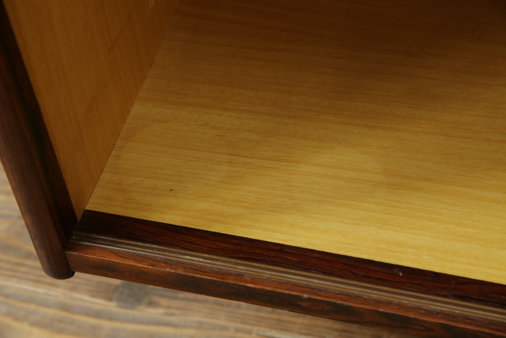 北欧ビンテージ　1950年〜60年頃!IKEAの創業当時のお品!!　スウェーデン　IKEA(イケア)　Erik Worts(エリック・ワーツ)デザイン　Ladoga(ラドガ)　ローズウッド材　北欧スタイルの空間づくりにおすすめのサイドボード(リビングボード、収納棚、戸棚、サイドキャビネット、ヴィンテージ)(R-076830)