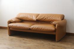 中古　美品　Cassina(カッシーナ)　MARALUNGA(マラルンガ)　本革(レザー)　高級感漂う佇まいが魅力の2人掛けワイドソファ(2P、二人掛け、2.5人掛け)(定価約173万円)(R-074949)