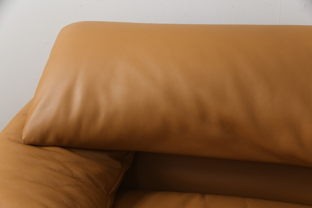 中古　美品　Cassina(カッシーナ)　MARALUNGA(マラルンガ)　本革(レザー)　高級感漂う佇まいが魅力の2人掛けワイドソファ(2P、二人掛け、2.5人掛け)(定価約173万円)(R-074949)