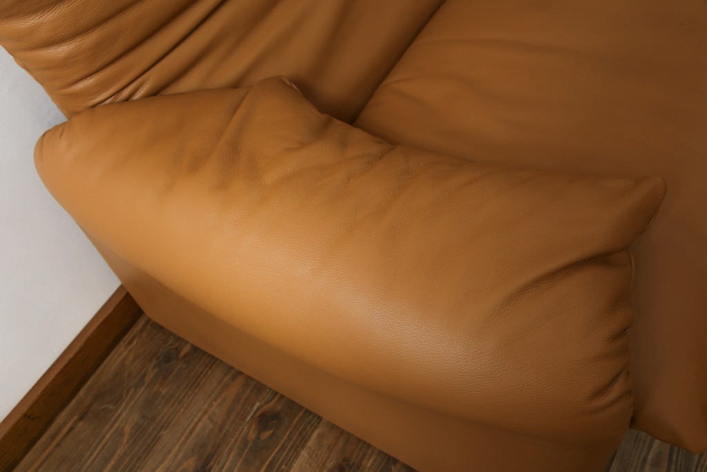 中古　美品　Cassina(カッシーナ)　MARALUNGA(マラルンガ)　本革(レザー)　高級感漂う佇まいが魅力の2人掛けワイドソファ(2P、二人掛け、2.5人掛け)(定価約173万円)(R-074949)