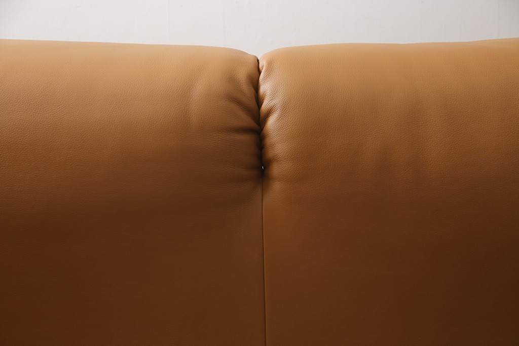 中古　美品　Cassina(カッシーナ)　MARALUNGA(マラルンガ)　本革(レザー)　高級感漂う佇まいが魅力の2人掛けワイドソファ(2P、二人掛け、2.5人掛け)(定価約173万円)(R-074949)