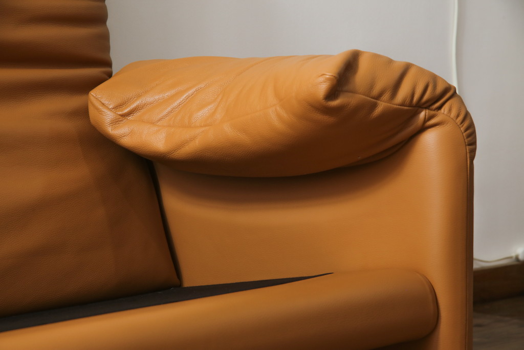 中古　美品　Cassina(カッシーナ)　MARALUNGA(マラルンガ)　本革(レザー)　高級感漂う佇まいが魅力の2人掛けワイドソファ(2P、二人掛け、2.5人掛け)(定価約173万円)(R-074949)