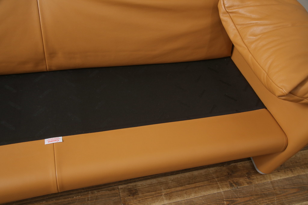 中古　美品　Cassina(カッシーナ)　MARALUNGA(マラルンガ)　本革(レザー)　高級感漂う佇まいが魅力の2人掛けワイドソファ(2P、二人掛け、2.5人掛け)(定価約173万円)(R-074949)