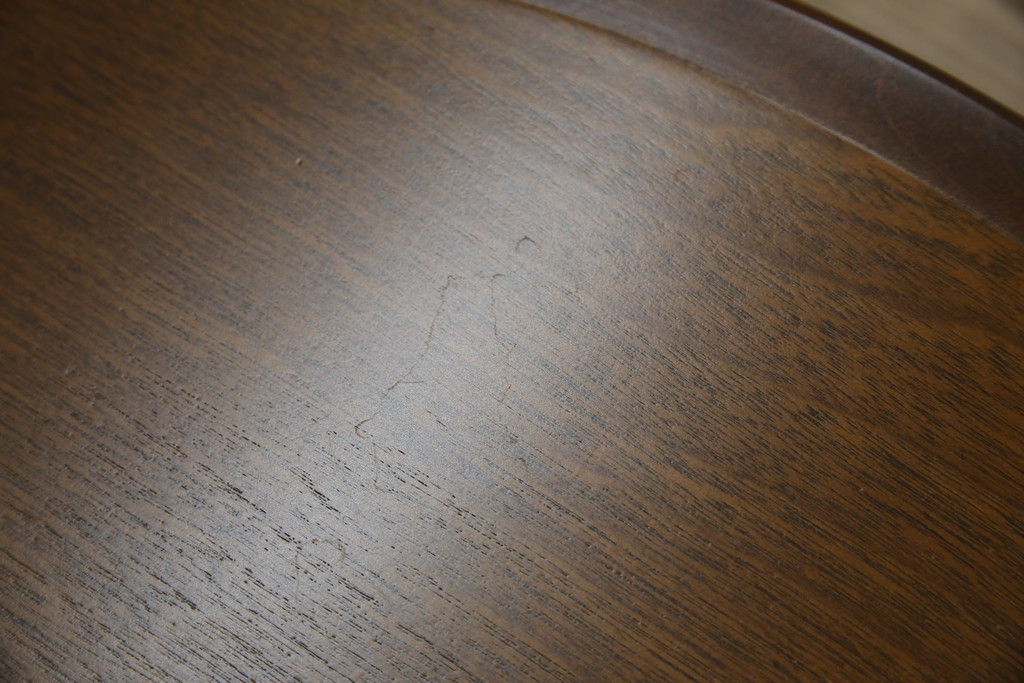 中古　美品　モリシゲ(MORISHIGE/森繁)　コンサート　品のある佇まいが美しい樺材製のラウンドテーブル(丸テーブル、センターテーブル、カフェテーブル、コーヒーテーブル、サイドテーブル、カバ材)(定価約10万2千円)(R-065185)
