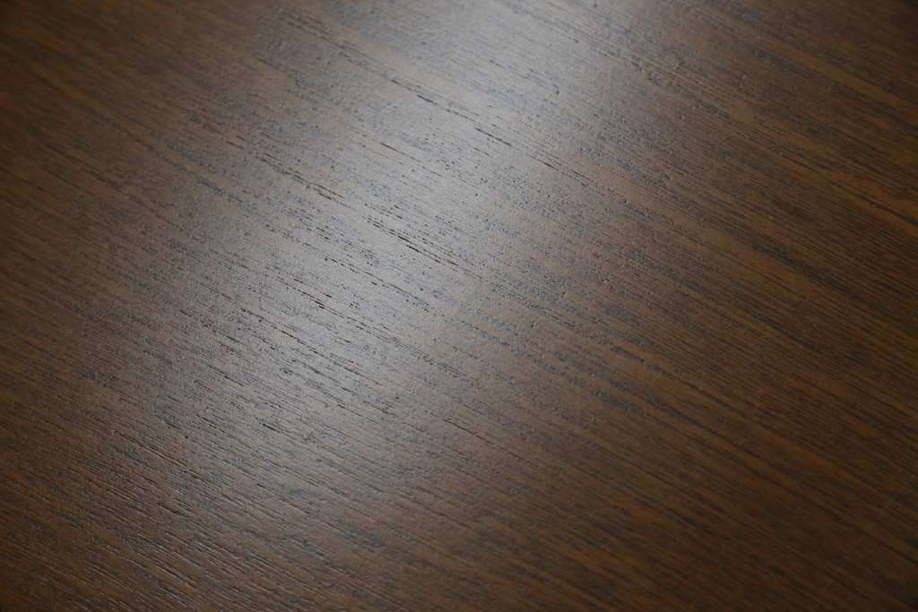 中古　美品　モリシゲ(MORISHIGE/森繁)　コンサート　品のある佇まいが美しい樺材製のラウンドテーブル(丸テーブル、センターテーブル、カフェテーブル、コーヒーテーブル、サイドテーブル、カバ材)(定価約10万2千円)(R-065185)