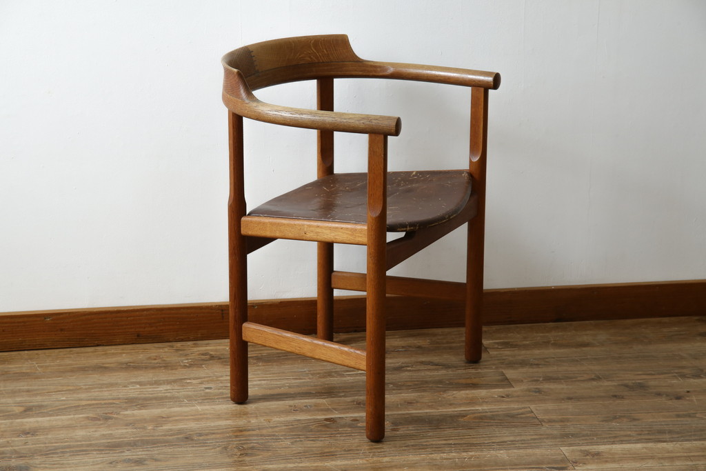 デンマークビンテージ　希少!!　PP Mobler(モブラー)社　ハンス J. ウェグナー(HANS J. WEGNER)デザイン　オリジナル　PP52　オーク材　本革(レザー)　美しいフォルムのチェア(ダイニングチェア、アームチェア、イス、椅子、北欧、ヴィンテージ)(R-083677)