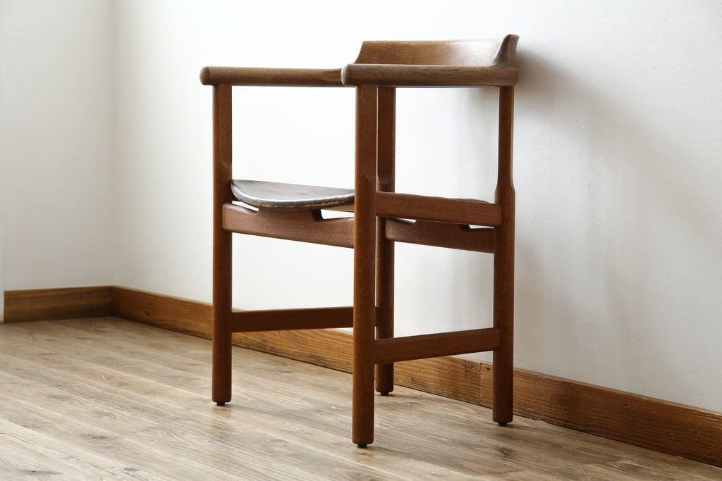 デンマークビンテージ　希少!!　PP Mobler(モブラー)社　ハンス J. ウェグナー(HANS J. WEGNER)デザイン　オリジナル　PP52　オーク材　本革(レザー)　美しいフォルムのチェア(ダイニングチェア、アームチェア、イス、椅子、北欧、ヴィンテージ)(R-083677)