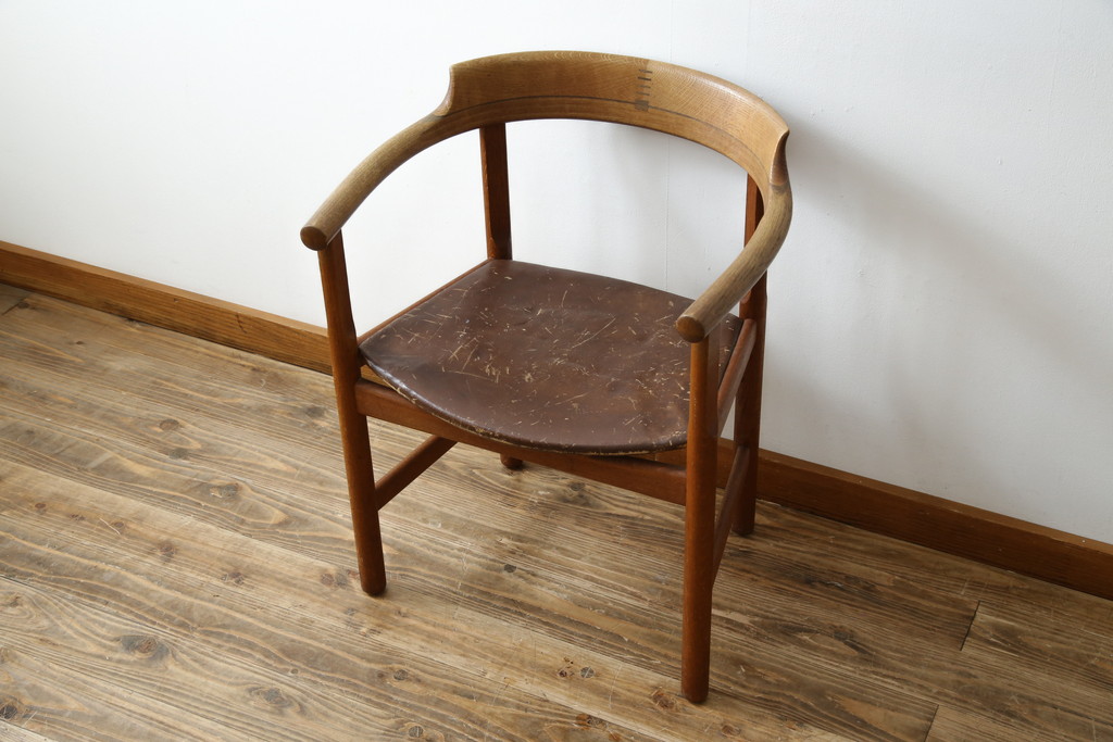 デンマークビンテージ　希少!!　PP Mobler(モブラー)社　ハンス J. ウェグナー(HANS J. WEGNER)デザイン　オリジナル　PP52　オーク材　本革(レザー)　美しいフォルムのチェア(ダイニングチェア、アームチェア、イス、椅子、北欧、ヴィンテージ)(R-083677)