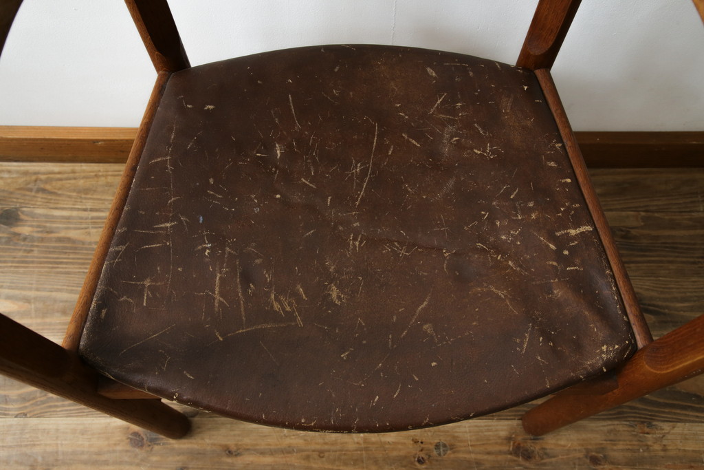 デンマークビンテージ　希少!!　PP Mobler(モブラー)社　ハンス J. ウェグナー(HANS J. WEGNER)デザイン　オリジナル　PP52　オーク材　本革(レザー)　美しいフォルムのチェア(ダイニングチェア、アームチェア、イス、椅子、北欧、ヴィンテージ)(R-083677)