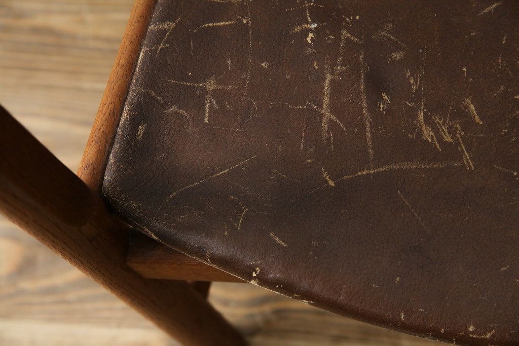デンマークビンテージ　希少!!　PP Mobler(モブラー)社　ハンス J. ウェグナー(HANS J. WEGNER)デザイン　オリジナル　PP52　オーク材　本革(レザー)　美しいフォルムのチェア(ダイニングチェア、アームチェア、イス、椅子、北欧、ヴィンテージ)(R-083677)