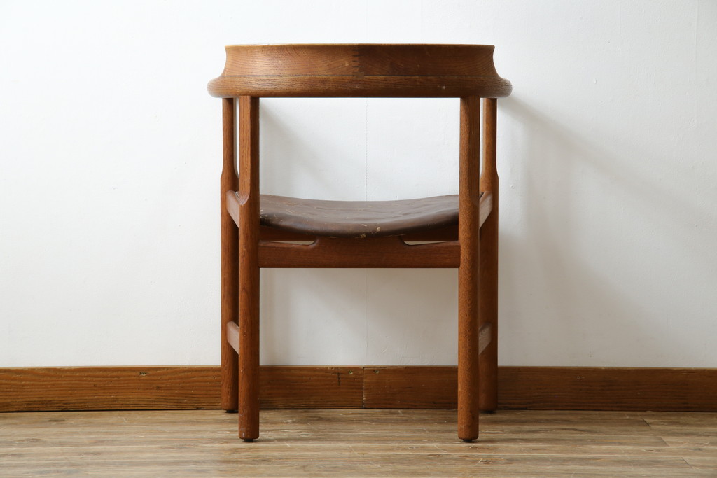 デンマークビンテージ　希少!!　PP Mobler(モブラー)社　ハンス J. ウェグナー(HANS J. WEGNER)デザイン　オリジナル　PP52　オーク材　本革(レザー)　美しいフォルムのチェア(ダイニングチェア、アームチェア、イス、椅子、北欧、ヴィンテージ)(R-083677)