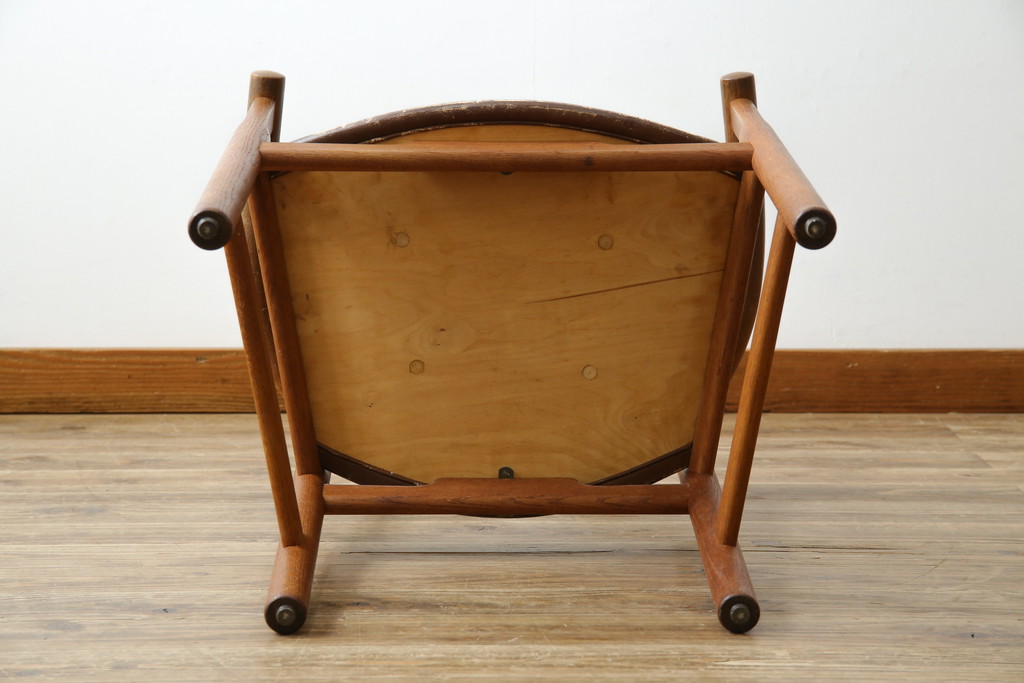 デンマークビンテージ　希少!!　PP Mobler(モブラー)社　ハンス J. ウェグナー(HANS J. WEGNER)デザイン　オリジナル　PP52　オーク材　本革(レザー)　美しいフォルムのチェア(ダイニングチェア、アームチェア、イス、椅子、北欧、ヴィンテージ)(R-083677)