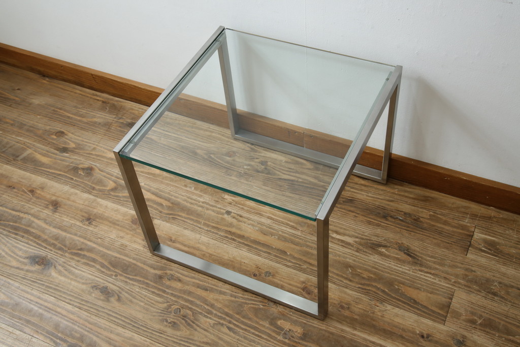 中古　オーダー製作品　廃番　AIDEC MODERN(アイデックモダン)　ZONE(ゾーン)52G　ステンレス脚とガラストップの組み合わせがクールでおしゃれなローテーブル(センターテーブル、コーヒーテーブル、カフェテーブル、サイドテーブル)(定価約14万5千円)(R-069838)