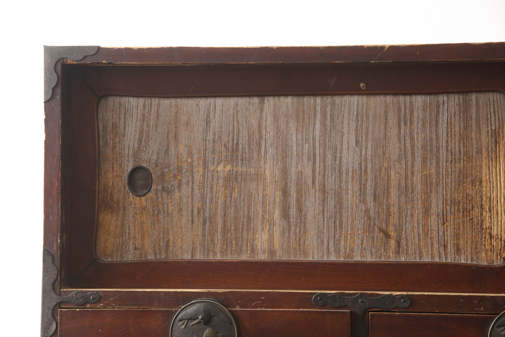 和製アンティーク　鶴亀金具　前面欅(ケヤキ)材製の二本松箪笥(重ね箪笥、衣装箪笥、整理箪笥、引き出し)(R-070289)
