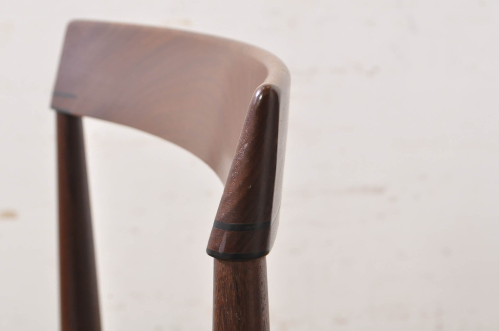 デンマークビンテージ　激レア　ハンス・オルセン(HANS OLSEN)デザイン　フェイクレザー(合皮)　機能美に優れた美しいデザインのチェア2脚セット(ダイニングチェア、椅子、イス、いす、スタッキング、ヴィンテージ、北欧)(R-069053)