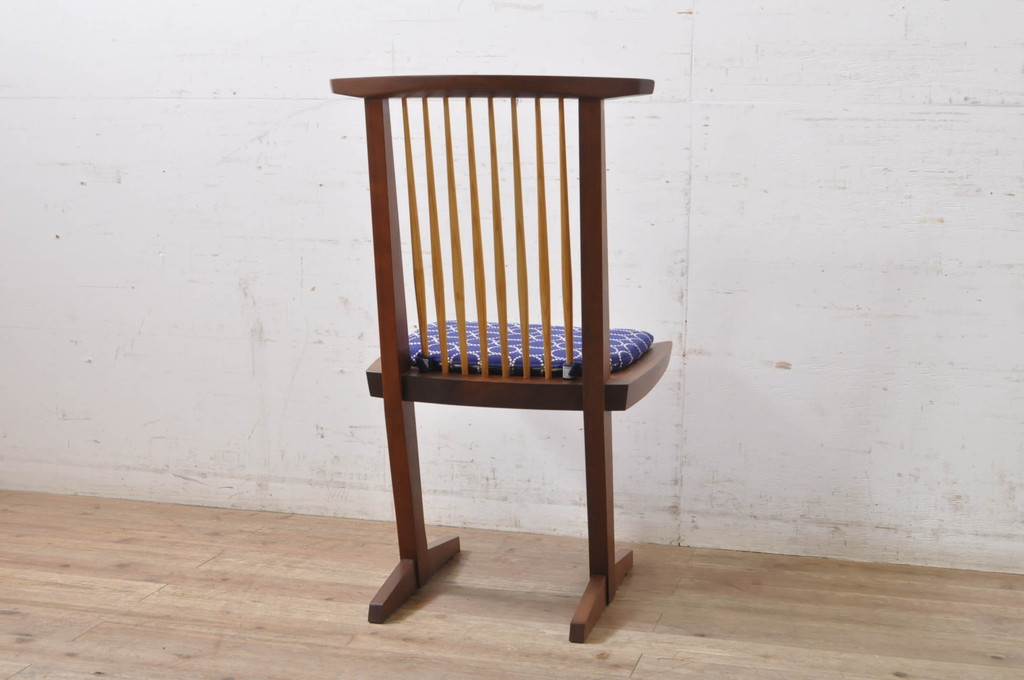 中古　ジョージナカシマ　桜製作所　CONOID CHAIR　CN101　mina perhonen(ミナペルホネン)クッション付き　tambourine(タンバリン)　スタイリッシュな佇まいのコノイドチェア(ジョージ・ナカシマ、サイドチェア、板座チェア、ダイニングチェア、椅子、イス、皆川 明)(R-069056)