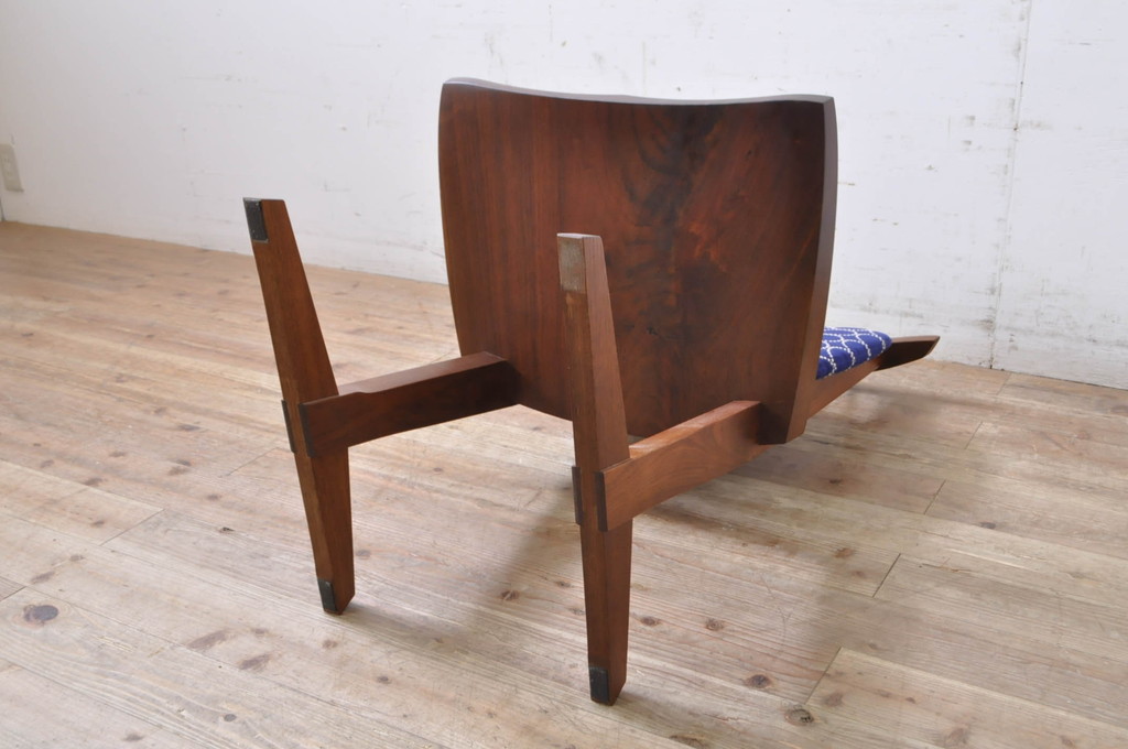 中古　ジョージナカシマ　桜製作所　CONOID CHAIR　CN101　mina perhonen(ミナペルホネン)クッション付き　tambourine(タンバリン)　スタイリッシュな佇まいのコノイドチェア(ジョージ・ナカシマ、サイドチェア、板座チェア、ダイニングチェア、椅子、イス、皆川 明)(R-069056)