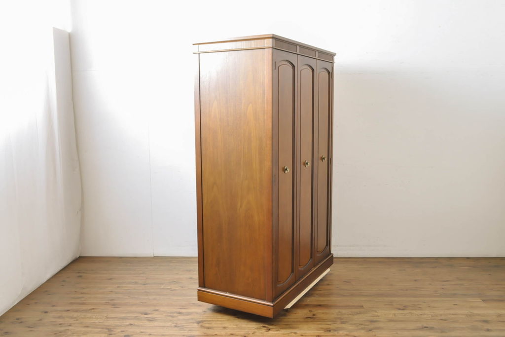 中古　DREXEL HERITAGE(ドレクセルヘリテイジ)　Triune(トライユン)シリーズ　マホガニー材の木肌が美しいワードローブ(キャビネット、収納棚、戸棚、洋服タンス)(定価約90万円)(R-062005)