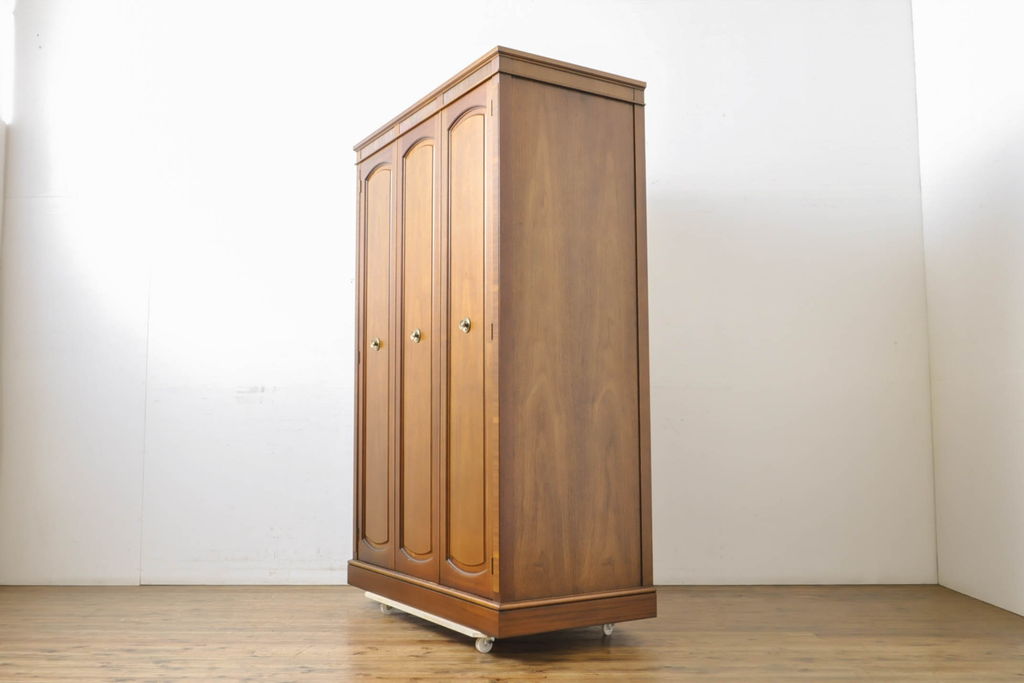 中古　DREXEL HERITAGE(ドレクセルヘリテイジ)　Triune(トライユン)シリーズ　マホガニー材の木肌が美しいワードローブ(キャビネット、収納棚、戸棚、洋服タンス)(定価約90万円)(R-062005)