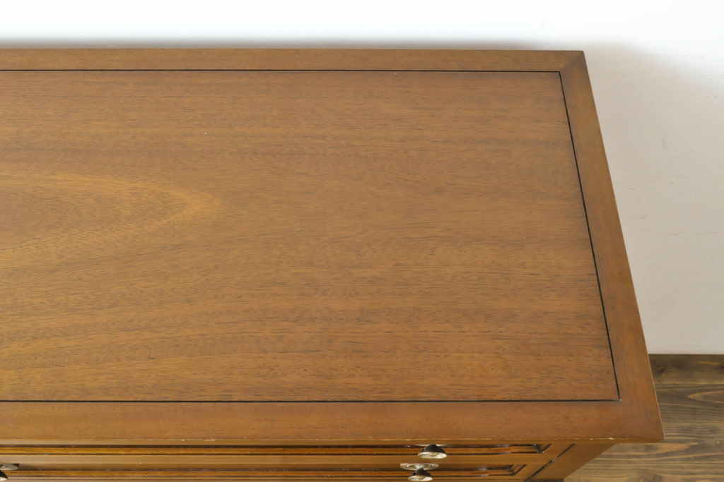 中古　特注品　DREXEL HERITAGE(ドレクセルヘリテイジ)　Triune(トライユン)　気品溢れるエレガントなマホガニー材製チェスト(引き出し、サイドチェスト、サイドボード)(R-062007)