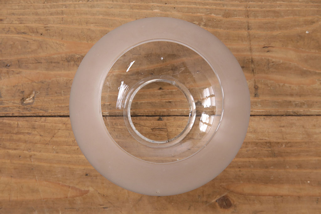 アンティーク照明　ガラスシェードがさりげないお洒落を演出する天井照明(ペンダントライト、吊り下げ照明)(R-049180)
