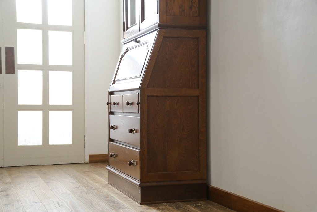 中古　美品!!　北海道旭川 近藤工芸　Solid Furniture OAK (ソリッドファニチャー オーク)　オーク材　クラシカルで上品な佇まいのビューローブックケース(ライティングビューロー、簿記机、本箱、本棚、飾り棚、収納棚、戸棚、ワークデスク、在宅用、在宅ワーク用)(R-082612)