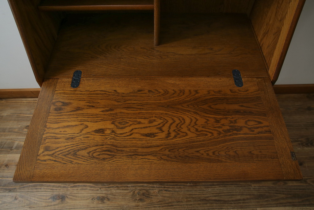 中古　美品!!　北海道旭川 近藤工芸　Solid Furniture OAK (ソリッドファニチャー オーク)　オーク材　クラシカルで上品な佇まいのビューローブックケース(ライティングビューロー、簿記机、本箱、本棚、飾り棚、収納棚、戸棚、ワークデスク、在宅用、在宅ワーク用)(R-082612)