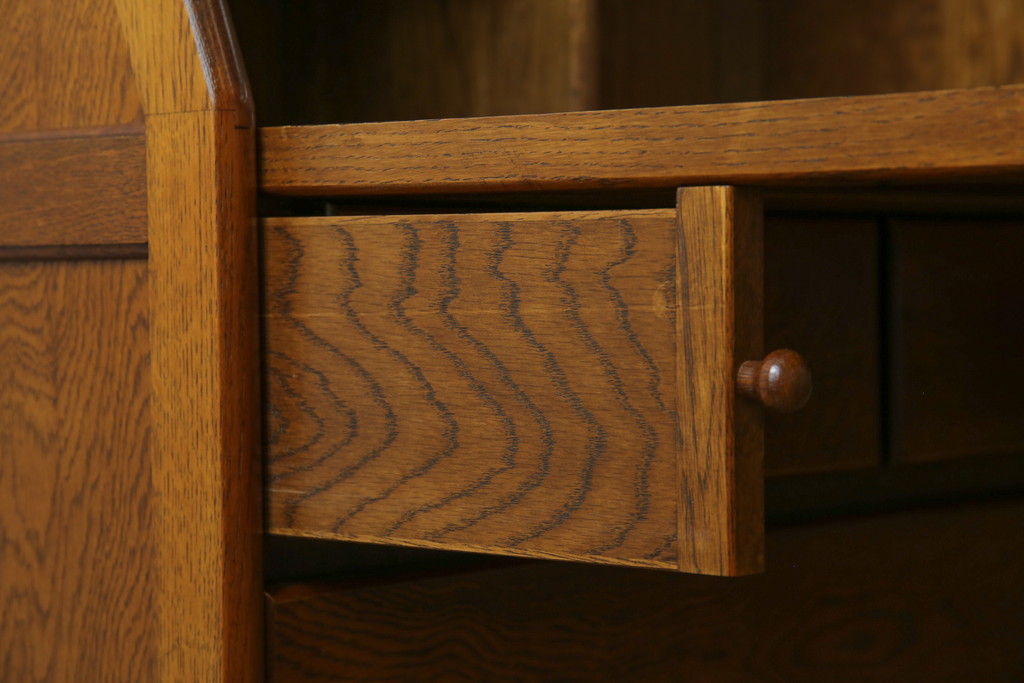中古　美品!!　北海道旭川 近藤工芸　Solid Furniture OAK (ソリッドファニチャー オーク)　オーク材　クラシカルで上品な佇まいのビューローブックケース(ライティングビューロー、簿記机、本箱、本棚、飾り棚、収納棚、戸棚、ワークデスク、在宅用、在宅ワーク用)(R-082612)