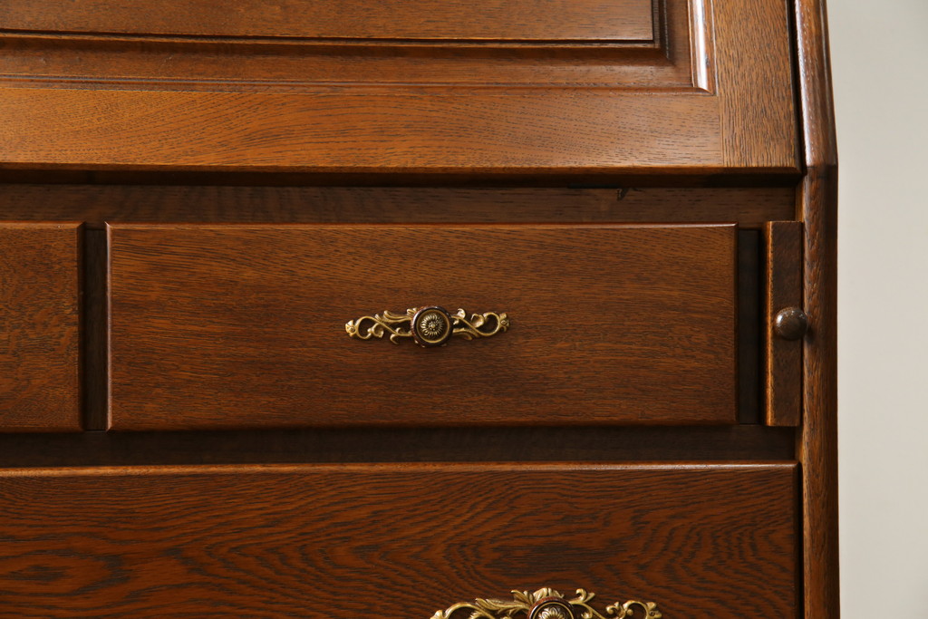 中古　美品!!　北海道旭川 近藤工芸　Solid Furniture OAK (ソリッドファニチャー オーク)　オーク材　クラシカルで上品な佇まいのビューローブックケース(ライティングビューロー、簿記机、本箱、本棚、飾り棚、収納棚、戸棚、ワークデスク、在宅用、在宅ワーク用)(R-082612)