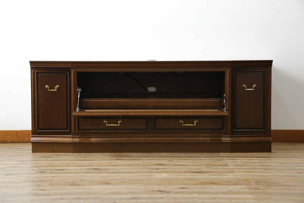 中古　美品　maruni(マルニ木工)　地中海ロイヤル(ROYAL)　クラシカルな雰囲気が魅力的なテレビ台(サイドボード、サイドキャビネット、リビングボード、ローボード、収納棚、戸棚)(R-083206)