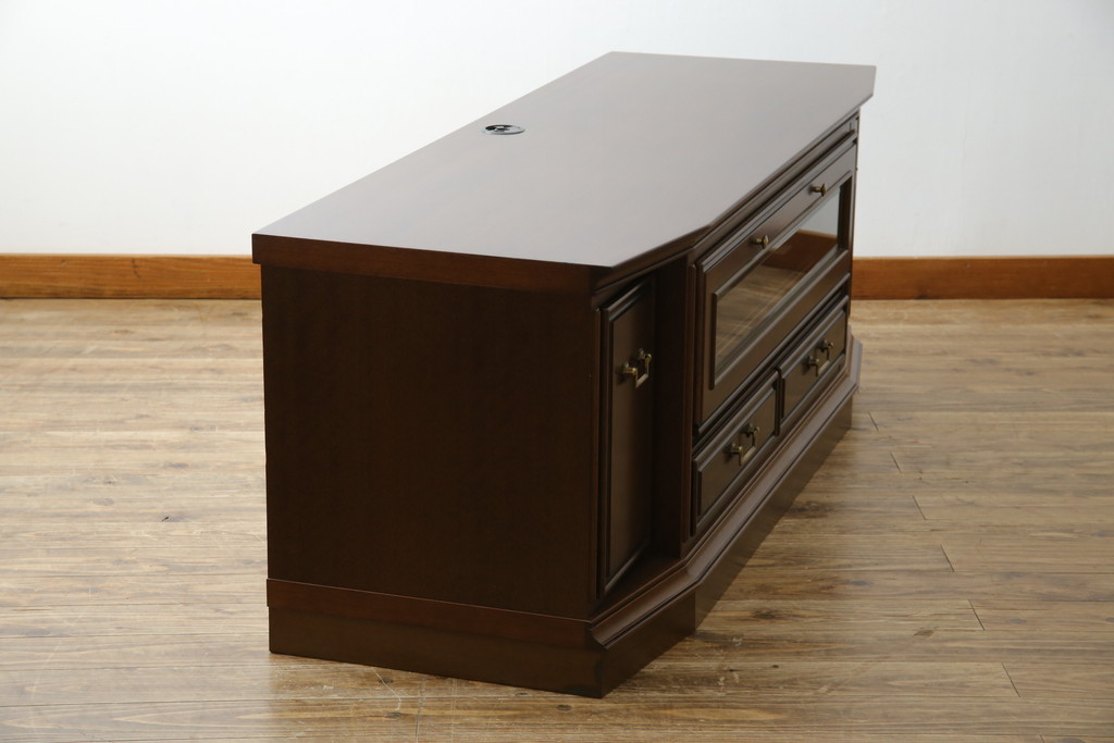 中古　美品　maruni(マルニ木工)　地中海ロイヤル(ROYAL)　クラシカルな雰囲気が魅力的なテレビ台(サイドボード、サイドキャビネット、リビングボード、ローボード、収納棚、戸棚)(R-083206)