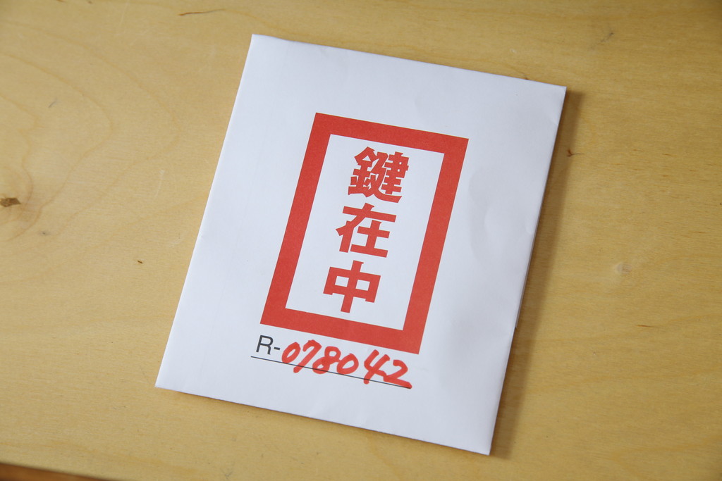 デンマークビンテージ　Vinde Mobelfabrik製　Arne Wahl Iversen(アルネ・ウォール・イヴェルセン)　チーク材のあたたかな色味が魅力的なライティングビューロー(ワークデスク、簿記机、在宅用、在宅ワーク用、収納棚、戸棚、ヴィンテージ、北欧)(R-078042)