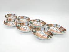 幕末～明治期　伊万里　色絵　錦手　鶴松　2.5寸皿　約7.5cm　鮮やかな色彩と上品なフォルムが食卓のアクセントとなる変形皿7客セット(深皿、和食器、和皿、二寸五分)(R-062331)