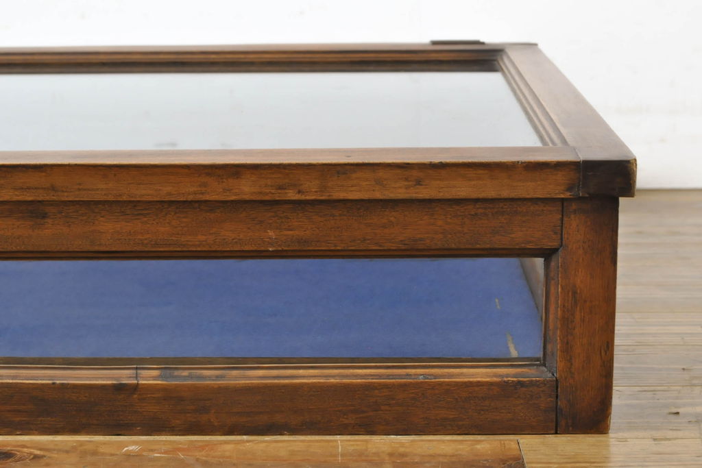 イギリスアンティーク　卓上　平置き　ブルーと深みのある木味の組合せがシックな両開きガラスケース(ショーケース、店舗什器、陳列棚、コレクションケース)(R-062647)