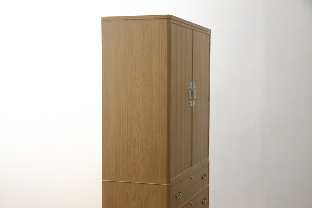 中古　美品!!　一峰刀　柔らかな色合いが魅力的な加茂総桐箪笥(胴丸、総桐たんす、衣装箪笥、着物箪笥、和タンス、引き出し、)(定価約100万円)(R-075356)