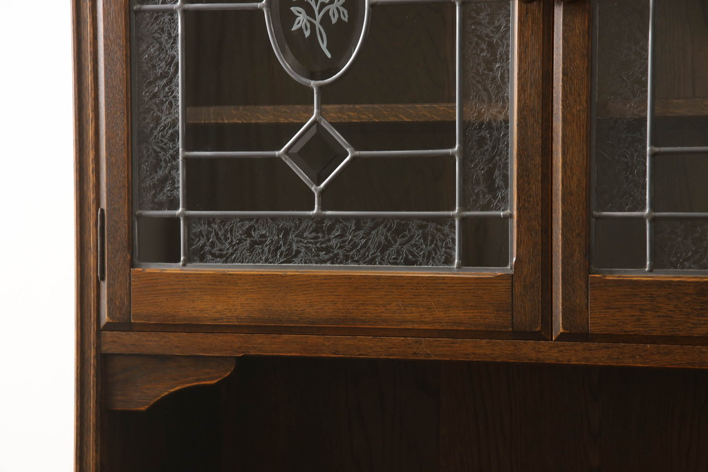 中古　美品　三越家具(現カントリーハウス)　Brugge(ブルージュ)　プロパティ　ステンドグラスが上品な印象を深めるキャビネット(食器棚、カップボード、収納棚、戸棚、飾り棚)(R-066240)